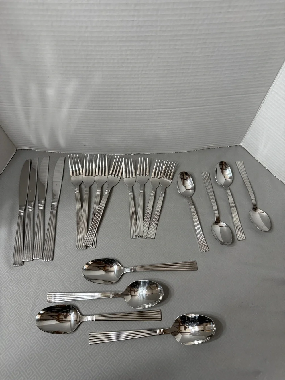 Wallace Flatware Manhattan Pattern Stainless 18/8 Service for Four 20 Piece Vtg